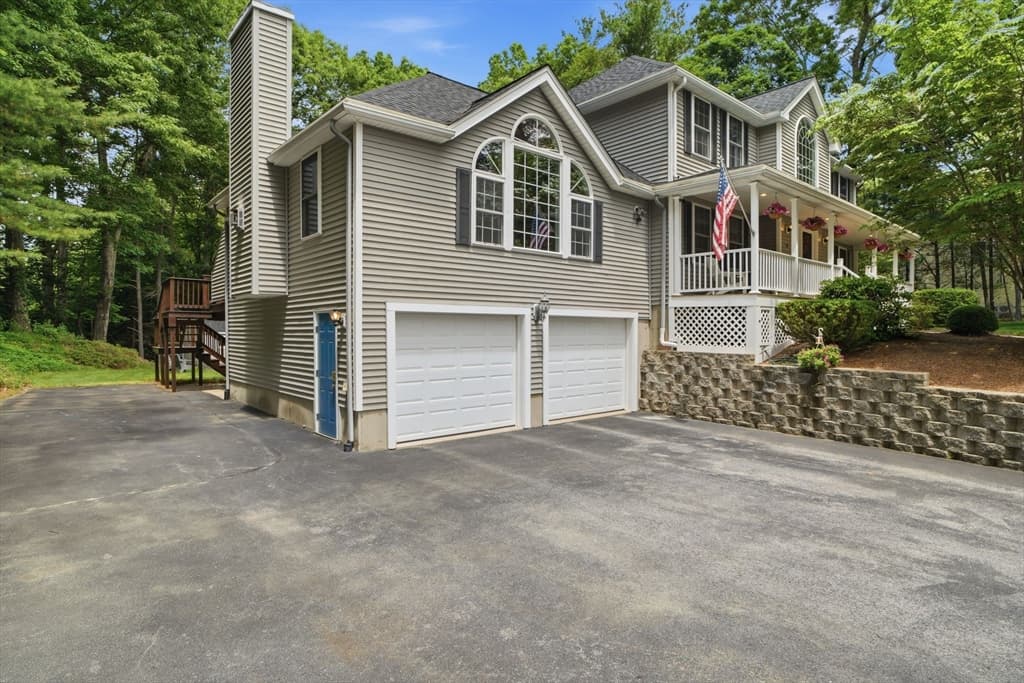20 Emerald St, Tyngsborough MA 01879 photo 3