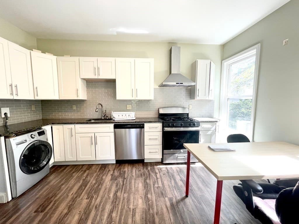 422 Mcgrath Highway, Somerville MA 02143 photo 26