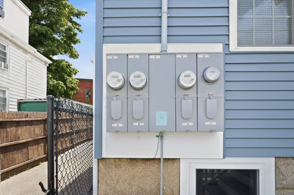 489 Spring, Fall River MA 02721 photo 19