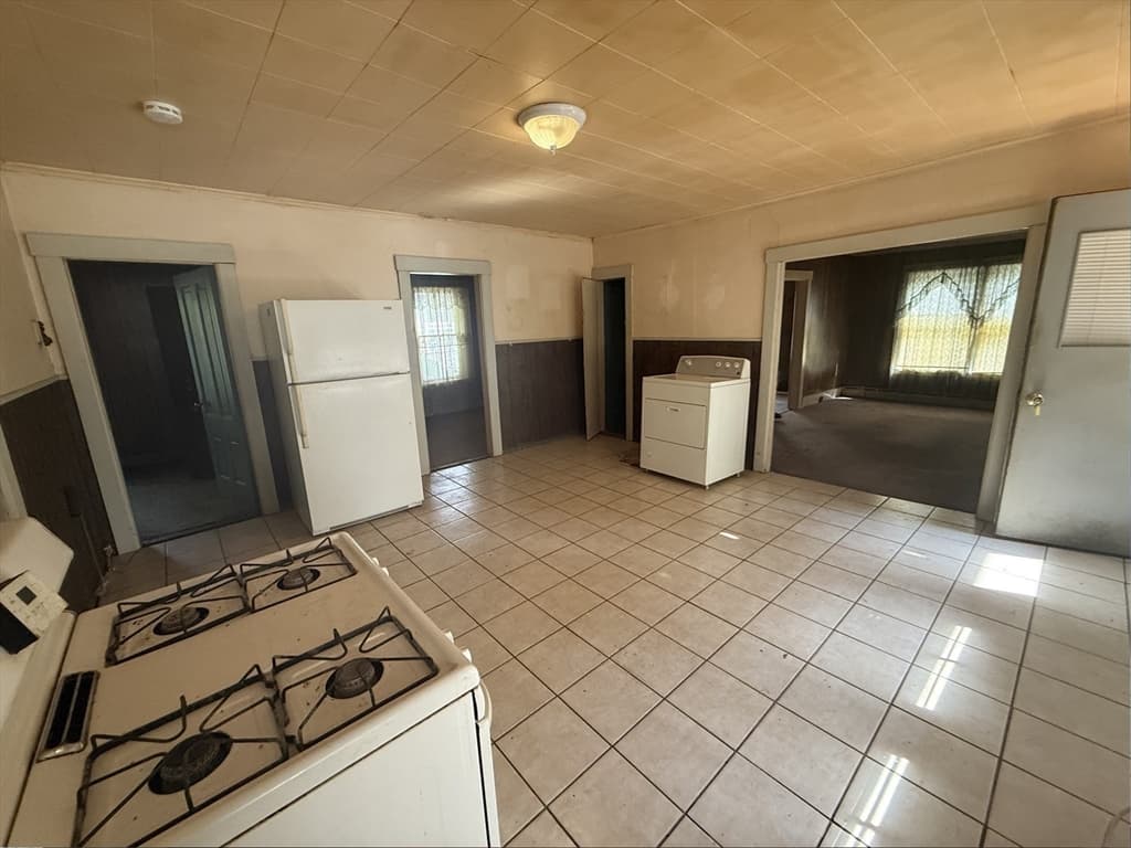 3 Family at 127 Cliff St, Southbridge MA 01550, Southbridge, photo 12 of 29