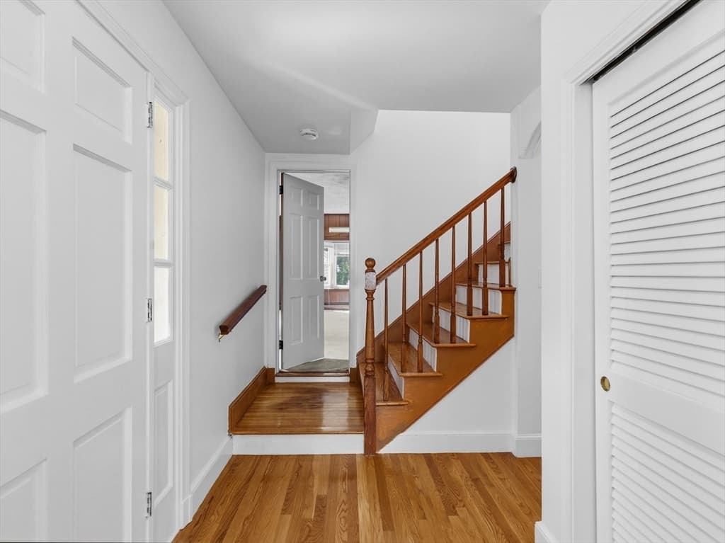 Single Family Residence at 4 Merrymount Dr., Dartmouth MA 02747, photo 7 of 42