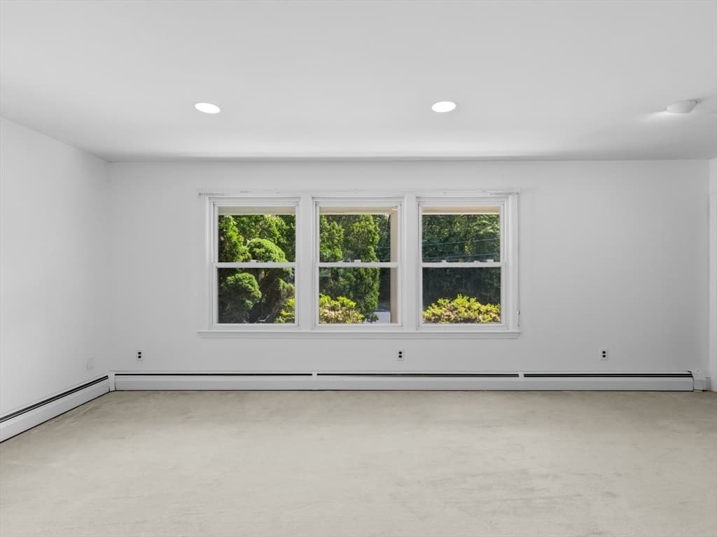 Single Family Residence at 4 Merrymount Dr., Dartmouth MA 02747, photo 9 of 42