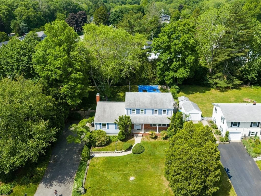 Single Family Residence at 4 Merrymount Dr., Dartmouth MA 02747, photo 4 of 42