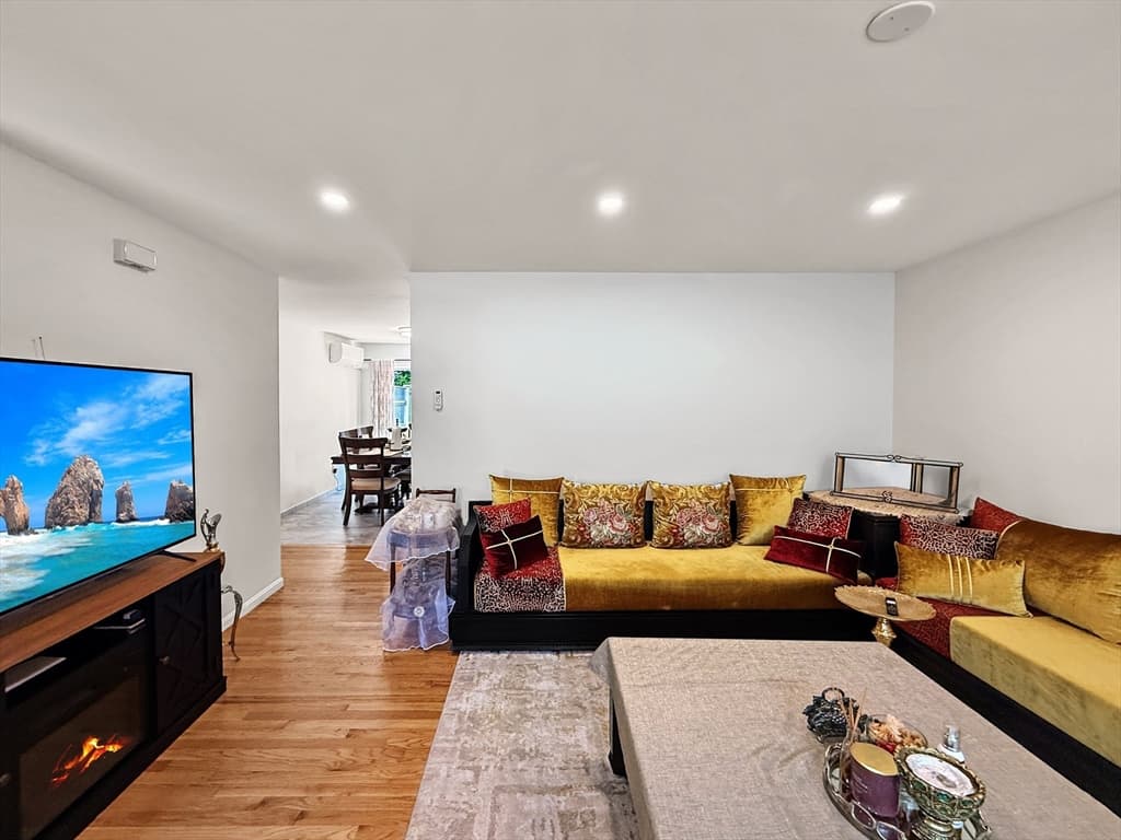 Condominium at 31 Wallace Cir # 31, Malden MA 02148, Malden, photo 8 of 42