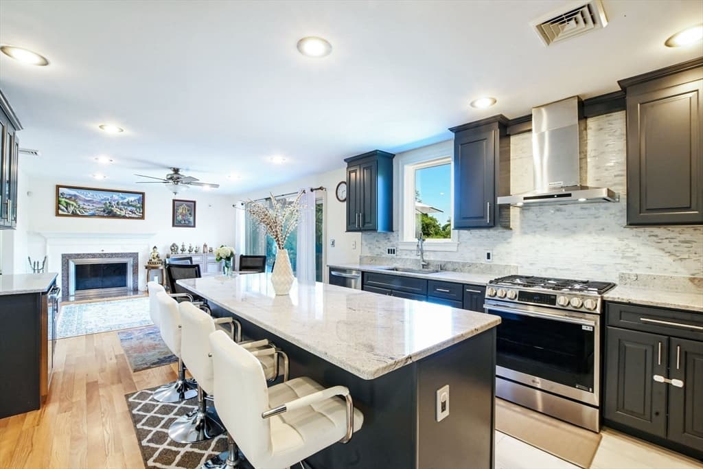 18 Stratford Dr, Dartmouth MA 02747 photo 7