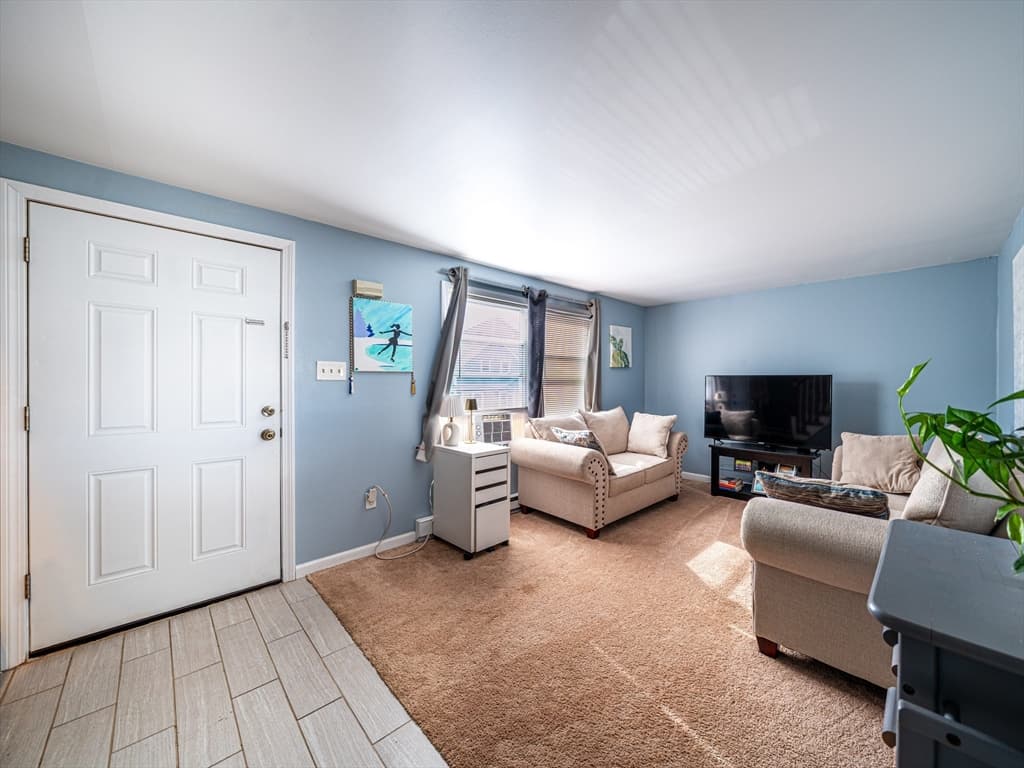 2 Amesbury St, Worcester MA 01605 photo 2