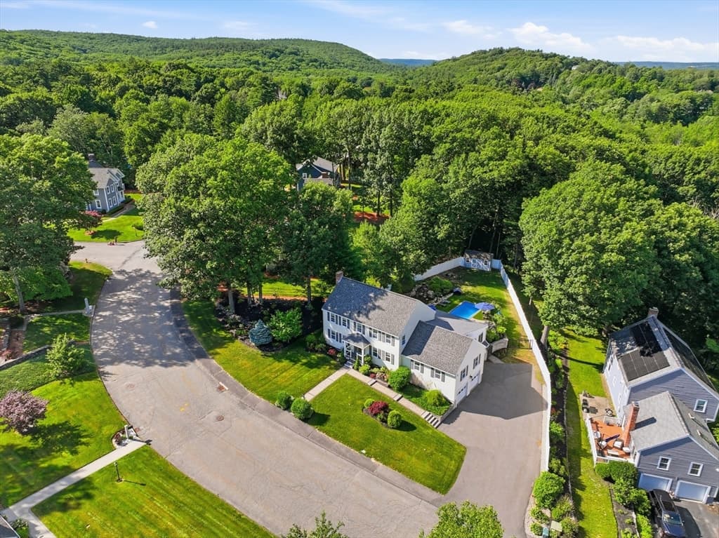 45 Constitution Dr, Leominster MA 01453