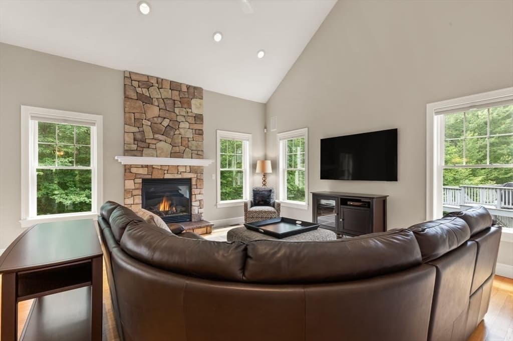 43 Winterberry Ln, Easton MA 02356 photo 5