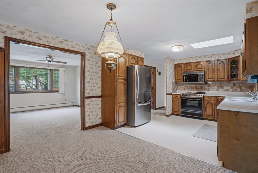 Single Family Residence at 44 Tomlinson Rd, Attleboro MA 02703, Attleboro, photo 12 of 35