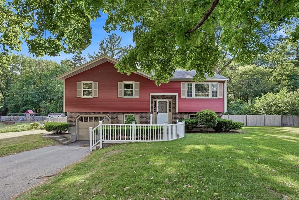 44 Tomlinson Rd, Attleboro MA 02703