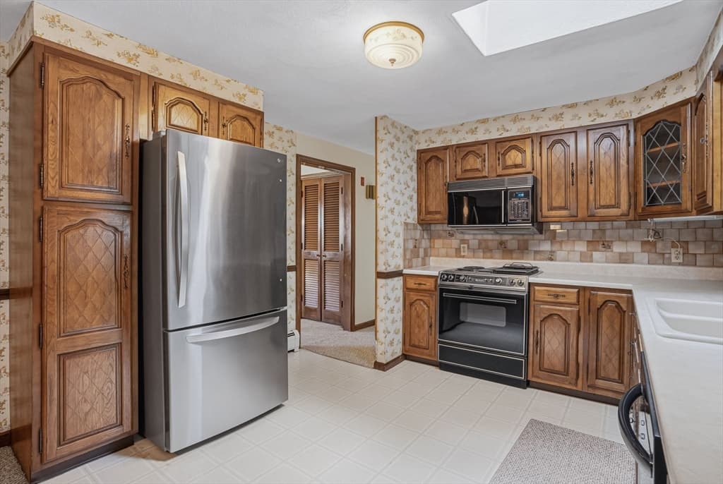 Single Family Residence at 44 Tomlinson Rd, Attleboro MA 02703, Attleboro, photo 8 of 35
