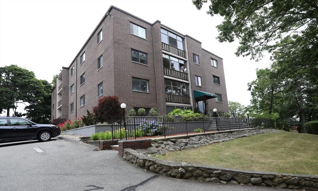 62 South St # 15, Quincy MA 02169