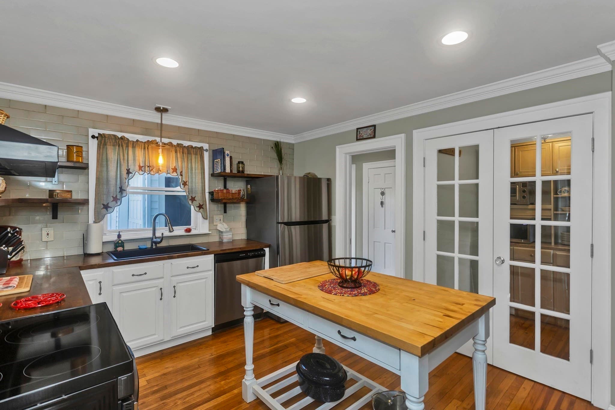 Single Family Residence at 138 Vining Hill Rd, Southwick MA 01077, Southwick, photo 9 of 32