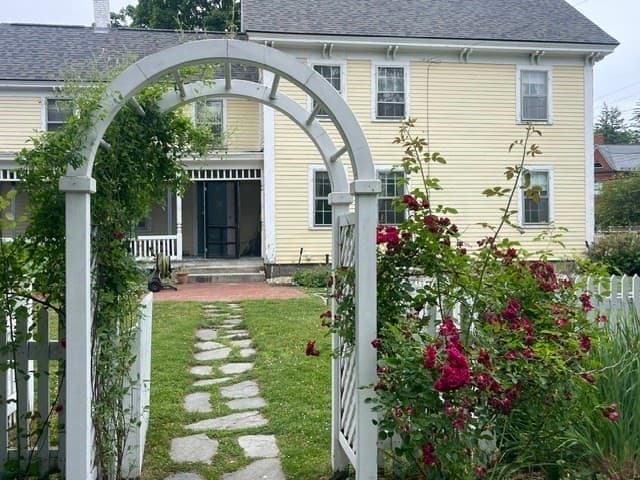 46 Concord St, Nashua NH 03064 photo 3