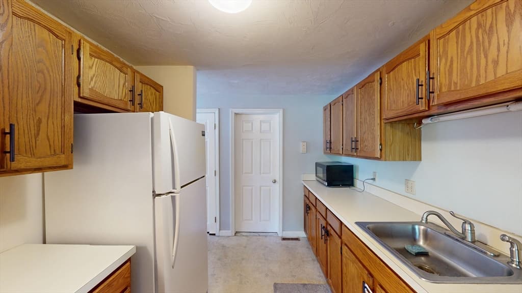 Condominium at 55 Leedham # 11, Attleboro MA 02703, Attleboro, photo 16 of 39