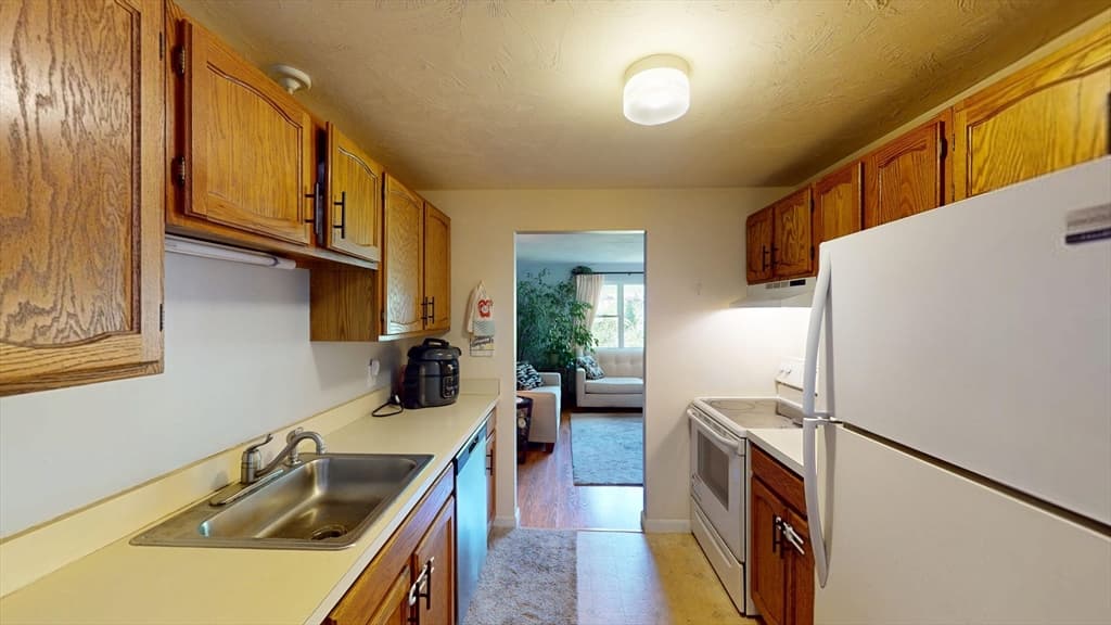 Condominium at 55 Leedham # 11, Attleboro MA 02703, Attleboro, photo 12 of 39