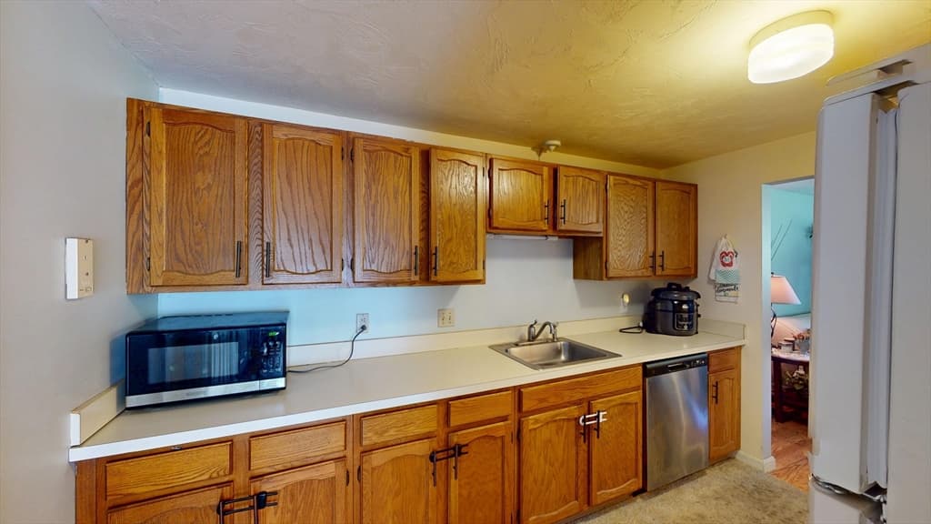 Condominium at 55 Leedham # 11, Attleboro MA 02703, Attleboro, photo 14 of 39