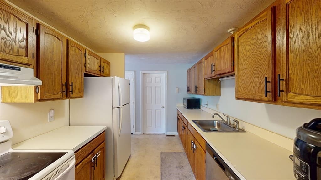Condominium at 55 Leedham # 11, Attleboro MA 02703, Attleboro, photo 11 of 39