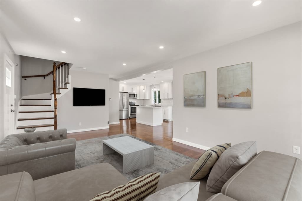 38 Overlook Rd, Waltham MA 02451 photo 2