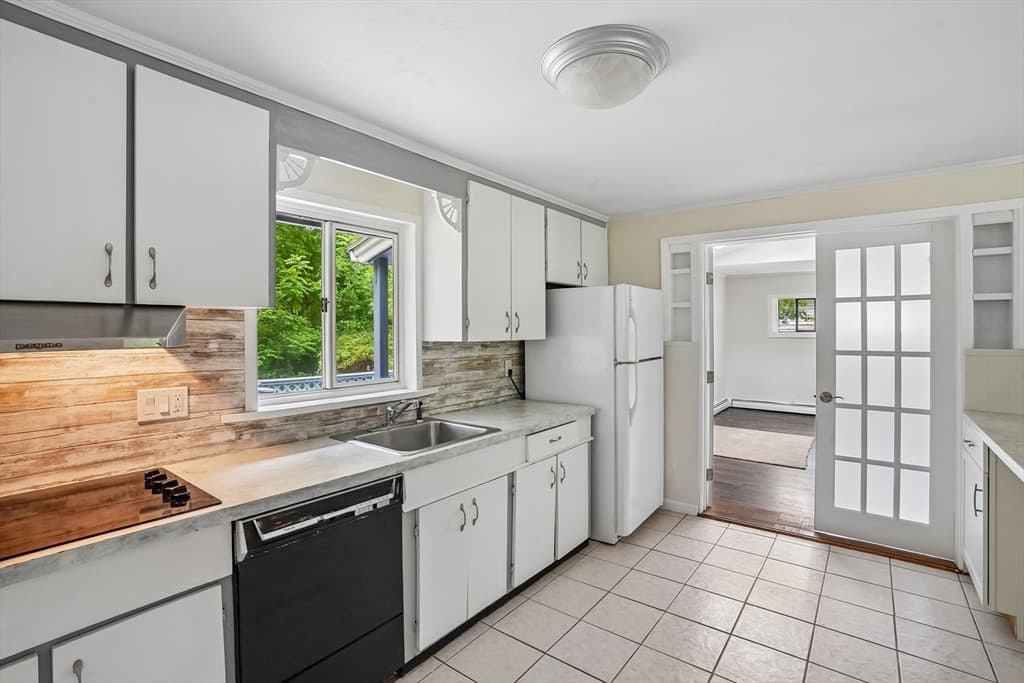 237 Hovenden Ave, Brockton MA 02302 photo 11