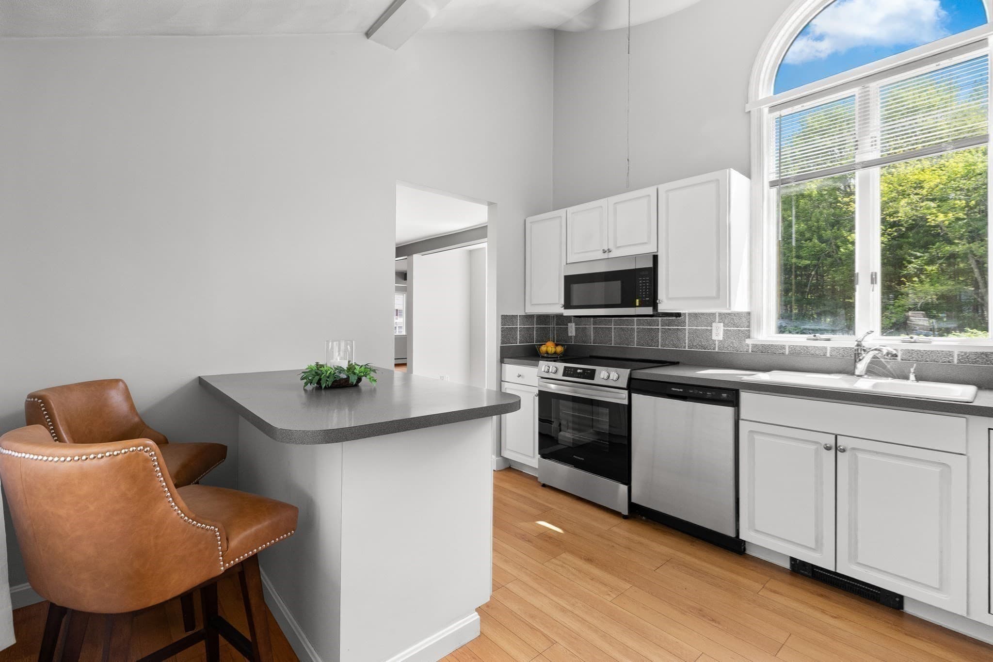 Single Family Residence at 865 Salem St, Groveland MA 01834, Groveland, photo 5 of 31