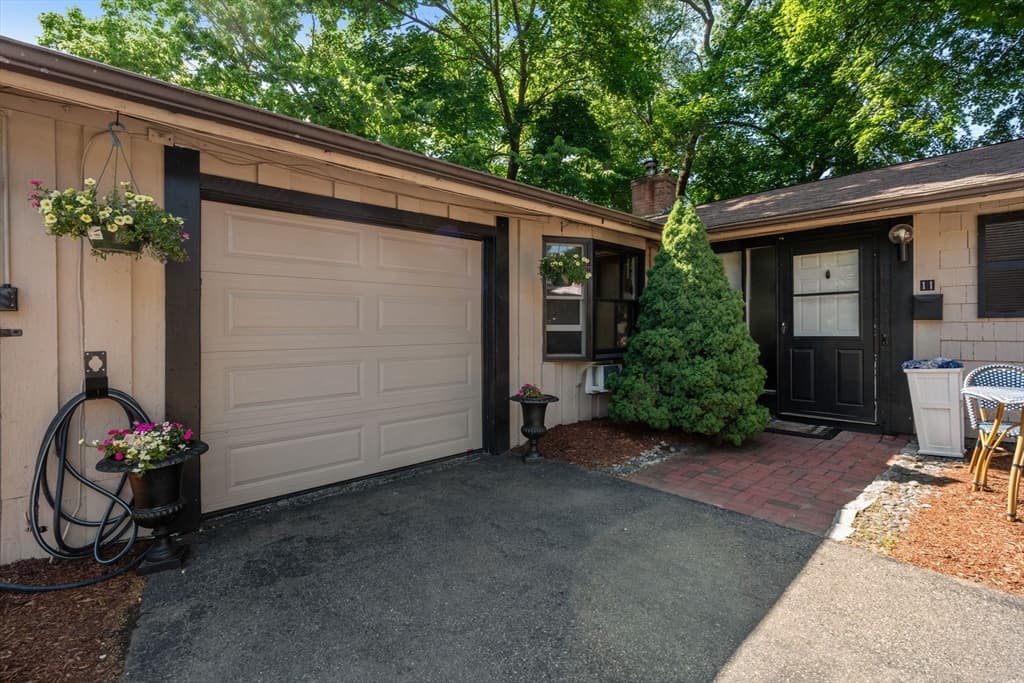 Single Family Residence at 11 Ruth Dr, Framingham MA 01701, Framingham, photo 4 of 37