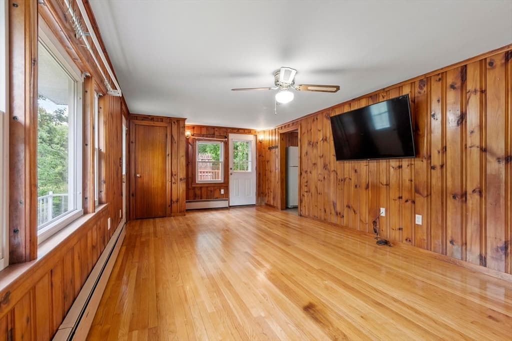 Single Family Residence at 107 W Main St, Westminster MA 01473, Westminster, photo 5 of 29