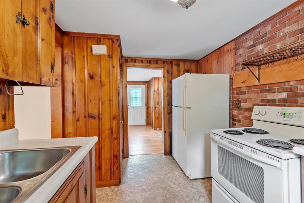 Single Family Residence at 107 W Main St, Westminster MA 01473, Westminster, photo 9 of 29