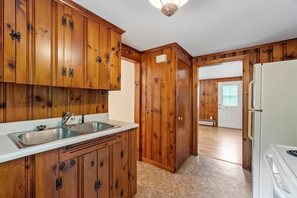 Single Family Residence at 107 W Main St, Westminster MA 01473, Westminster, photo 10 of 29