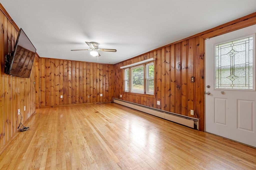 Single Family Residence at 107 W Main St, Westminster MA 01473, Westminster, photo 4 of 29