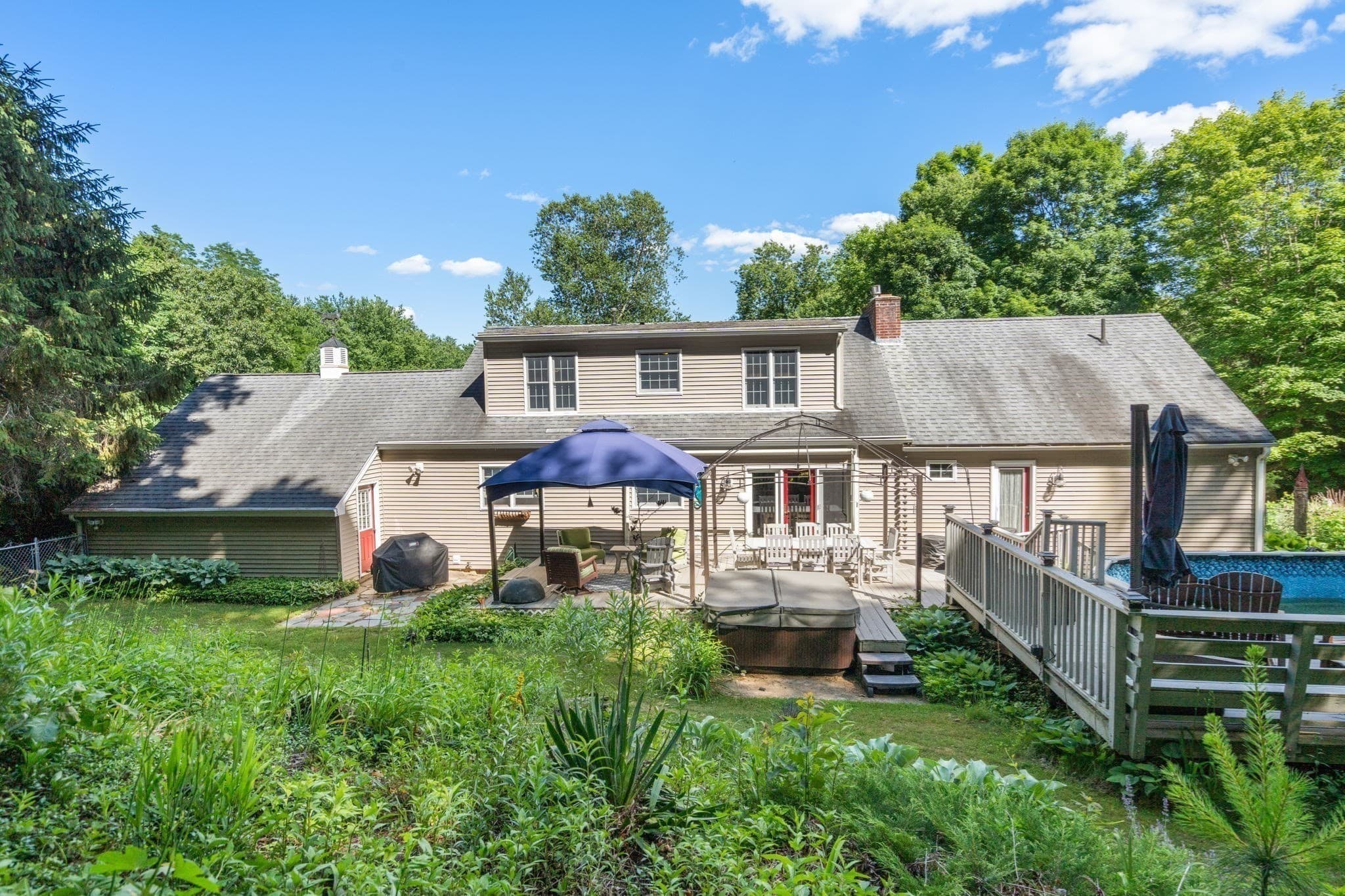 12 Hillside Dr, Brimfield MA 01010
