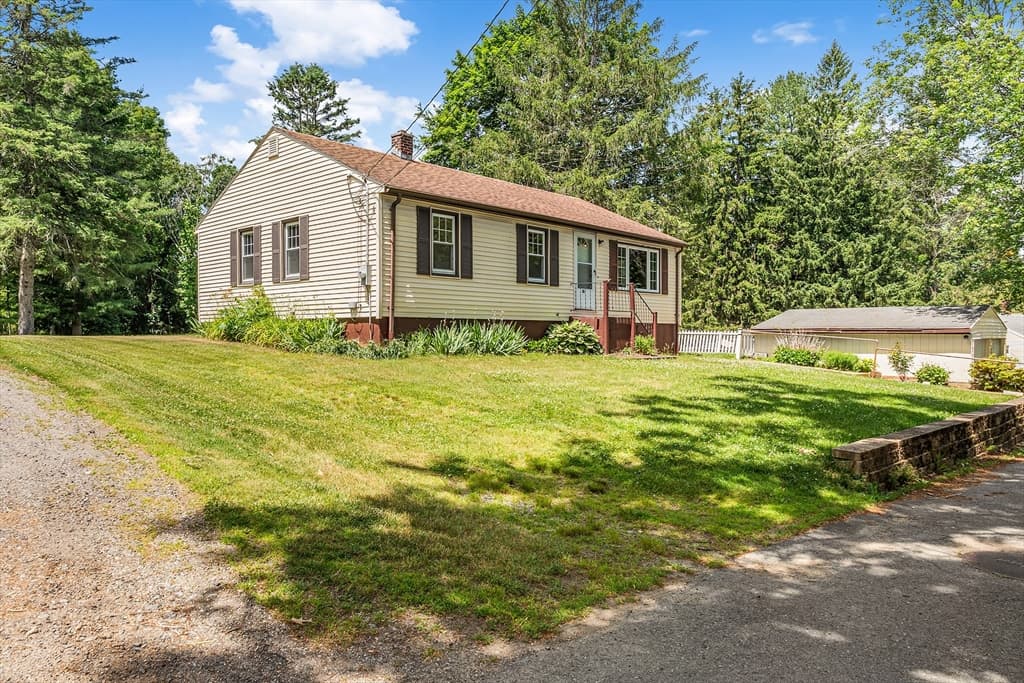 90 Towtaid St, Leicester MA 01611 photo 2