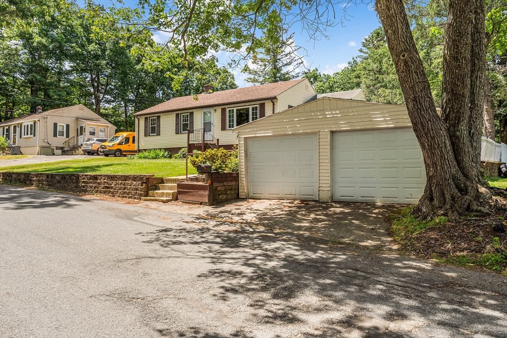 90 Towtaid St, Leicester MA 01611 photo 3