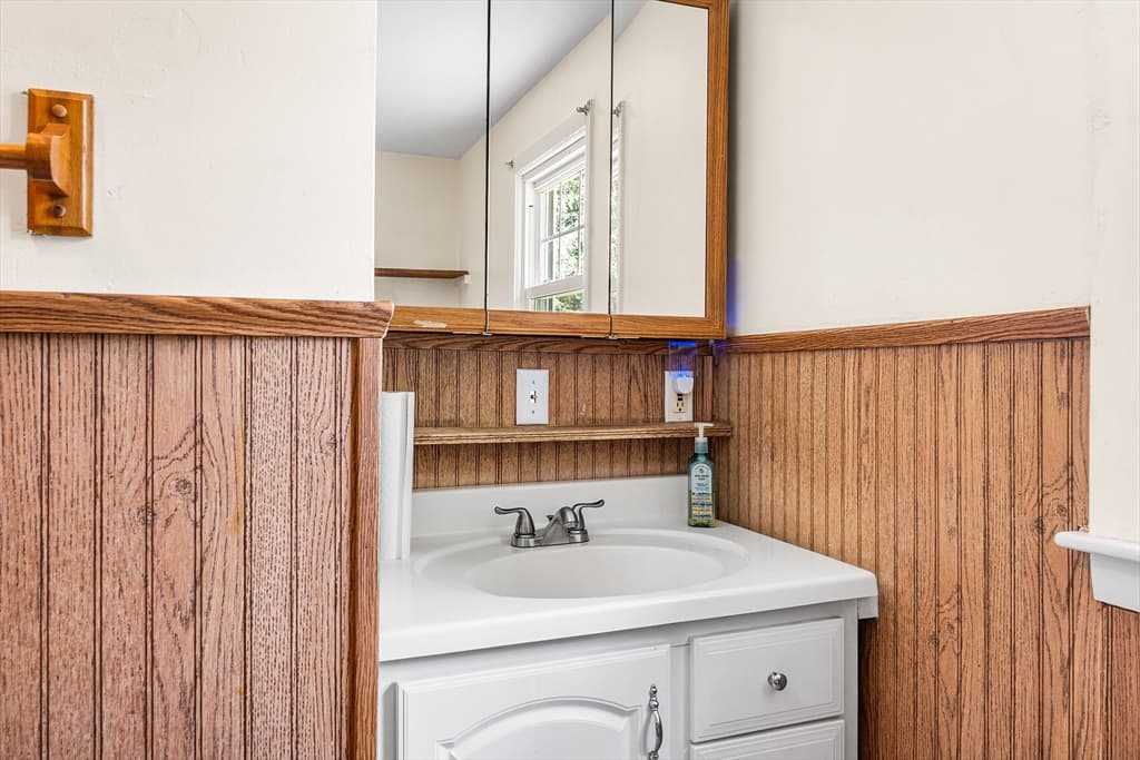90 Towtaid St, Leicester MA 01611 photo 15