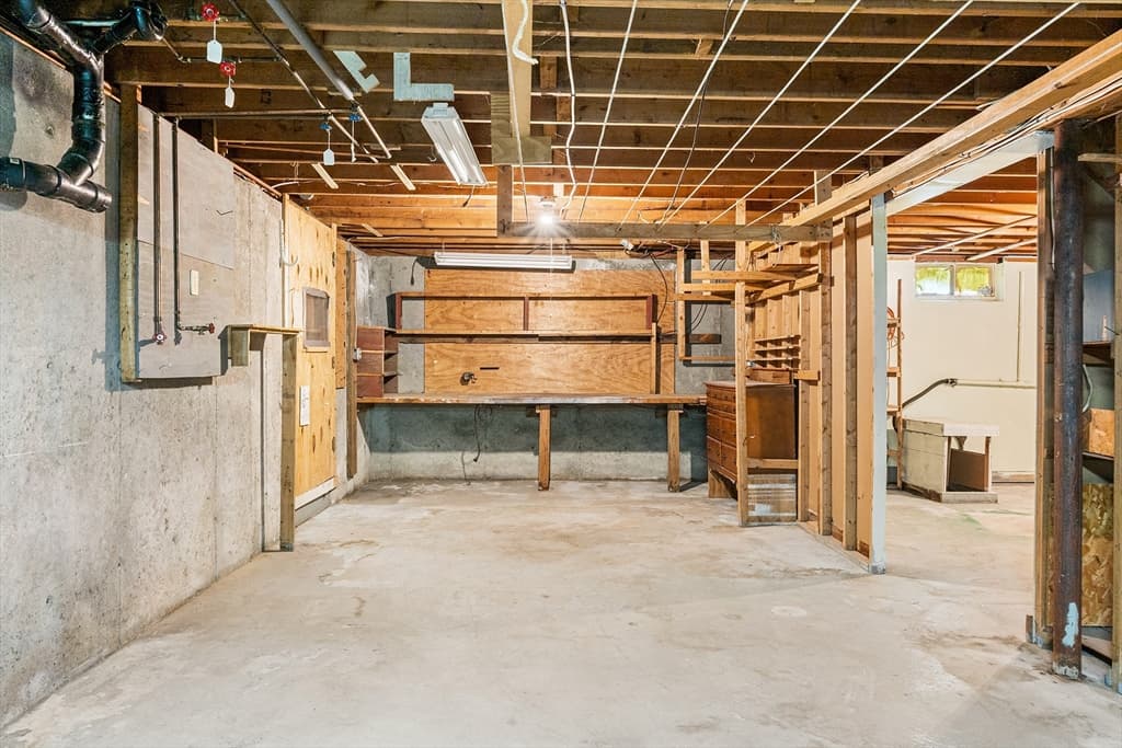 90 Towtaid St, Leicester MA 01611 photo 25