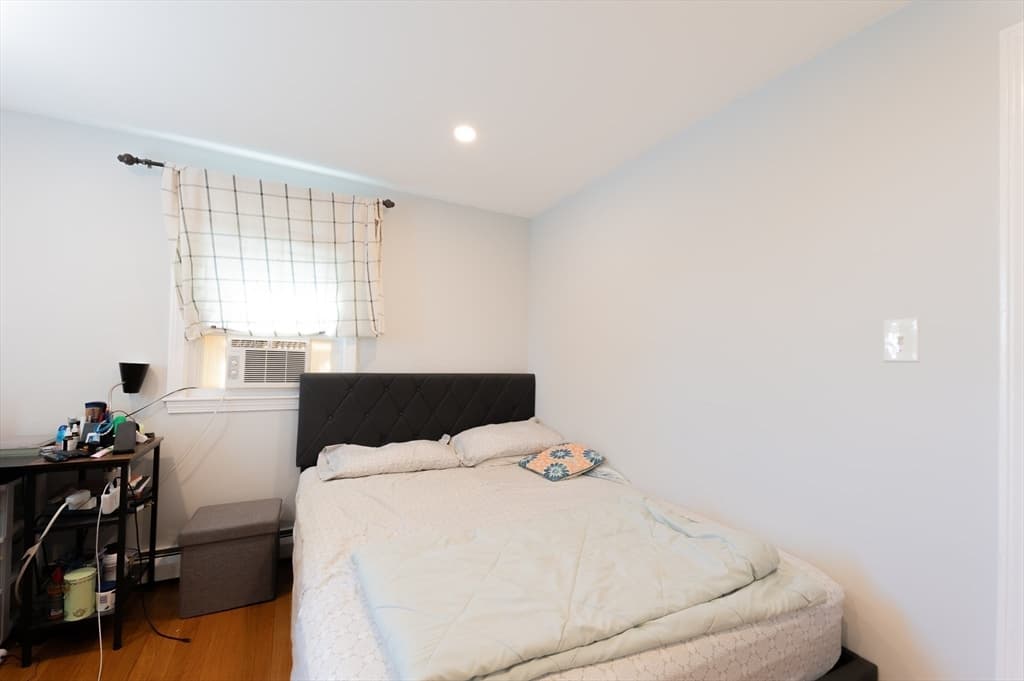 Single Family Residence at 37 Maple Ave, Woburn MA 01801, Woburn, photo 6 of 38