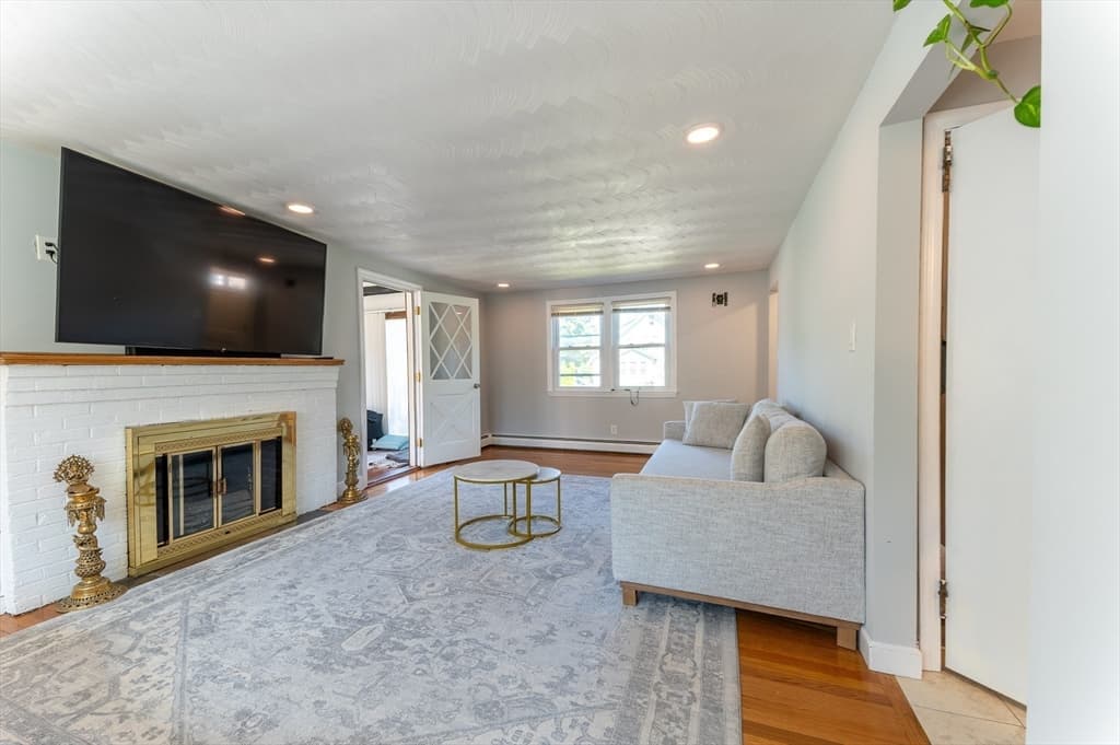 Single Family Residence at 37 Maple Ave, Woburn MA 01801, Woburn, photo 19 of 38