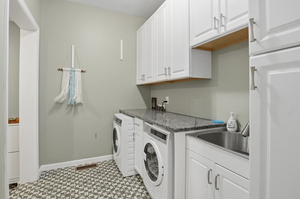 Single Family Residence at 112 Pineland Avenue, Worcester MA 01604, Worcester, photo 35 of 38