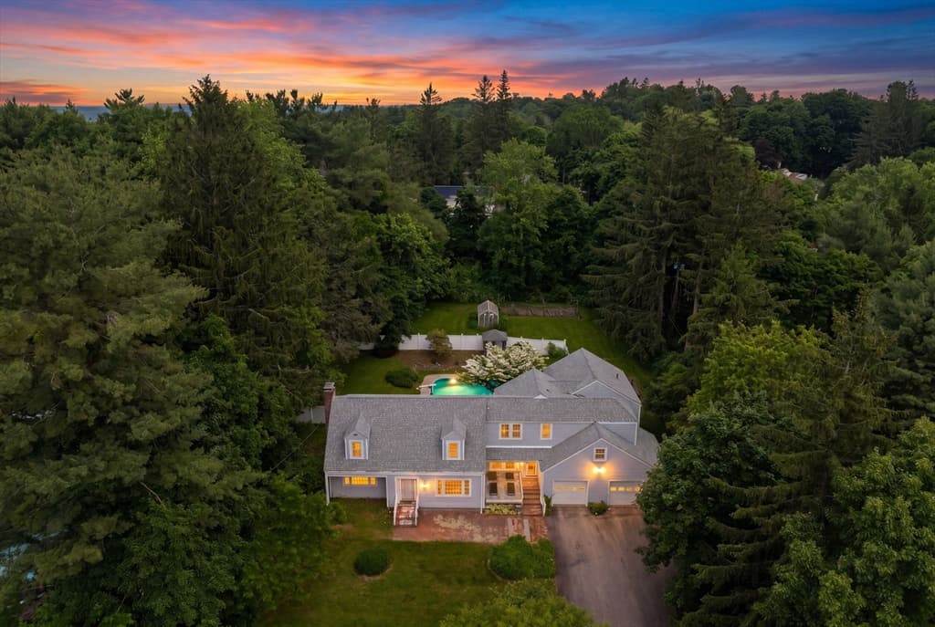 6 Newton Place, Sturbridge MA 01566