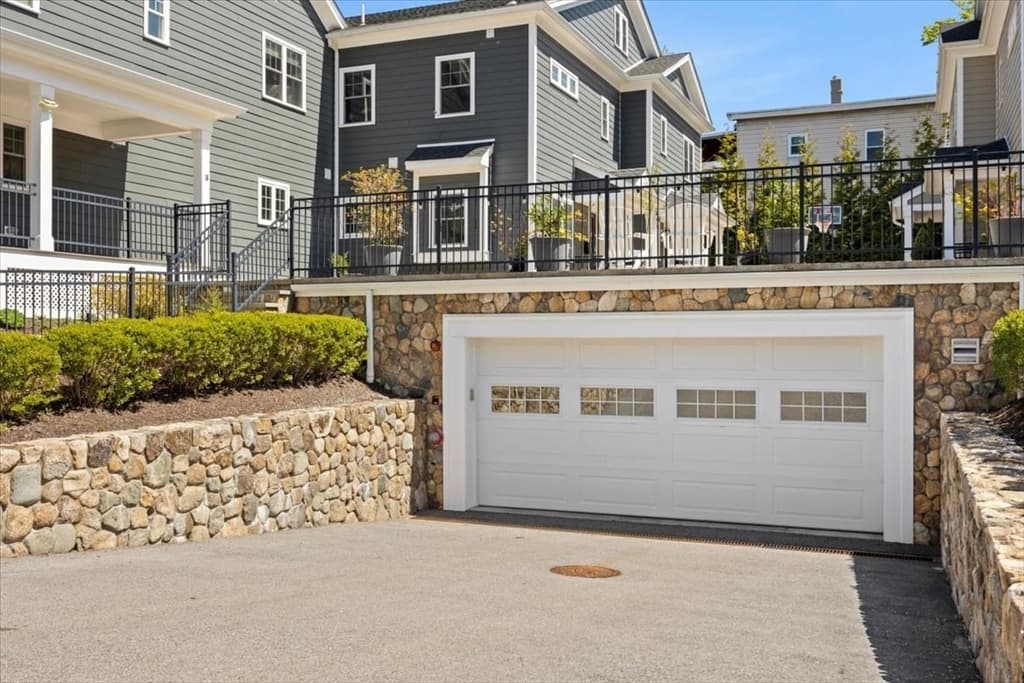 16-26 Dalby St # 3, Newton MA 02458