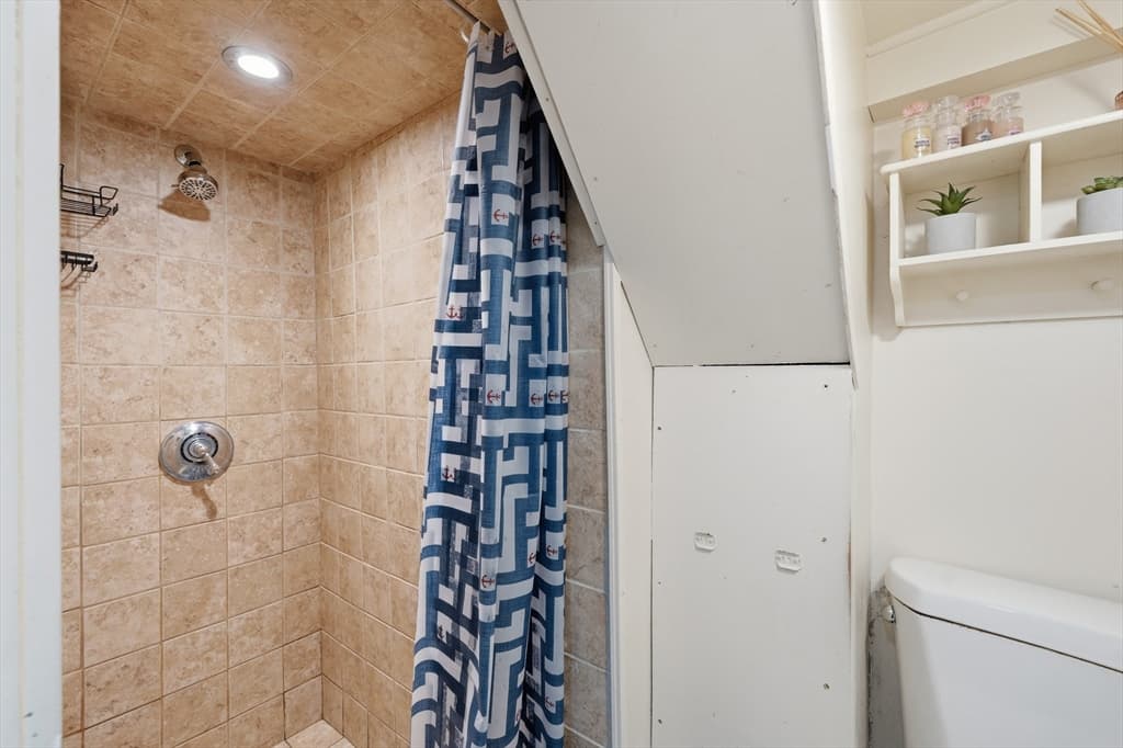 3 Family at 16-18 Walnut St, Fitchburg MA 01420, photo 18 of 41