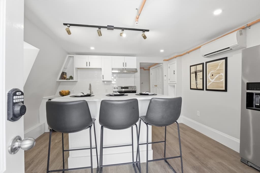 47 Newtonville Ave # 3, Newton MA 02458 photo 3