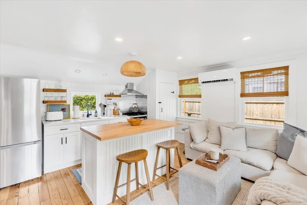 Single Family Residence at 25 Lake Rd E, Yarmouth MA 02673, photo 6 of 35