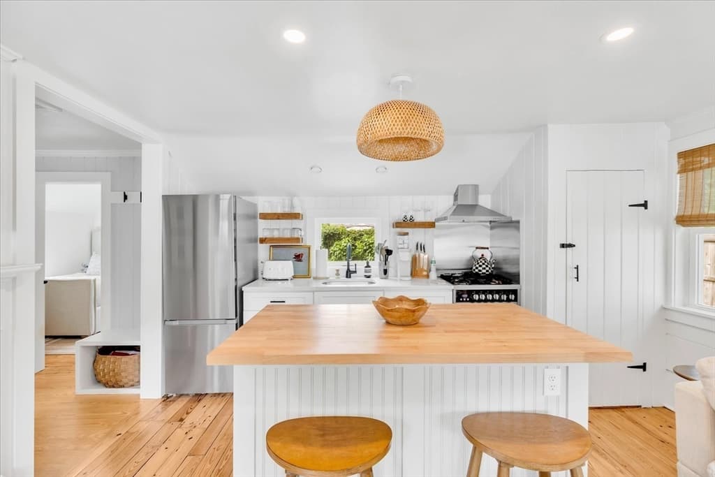 Single Family Residence at 25 Lake Rd E, Yarmouth MA 02673, photo 11 of 35