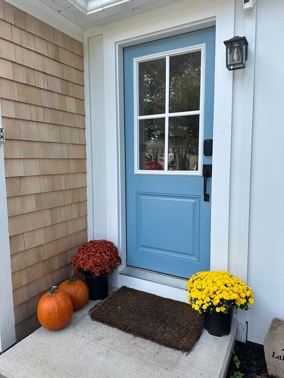 Single Family Residence at 25 Lake Rd E, Yarmouth MA 02673, photo 4 of 35