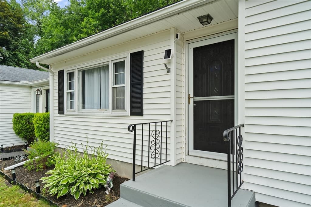 24 Helena St, Ludlow MA 01056 photo 2
