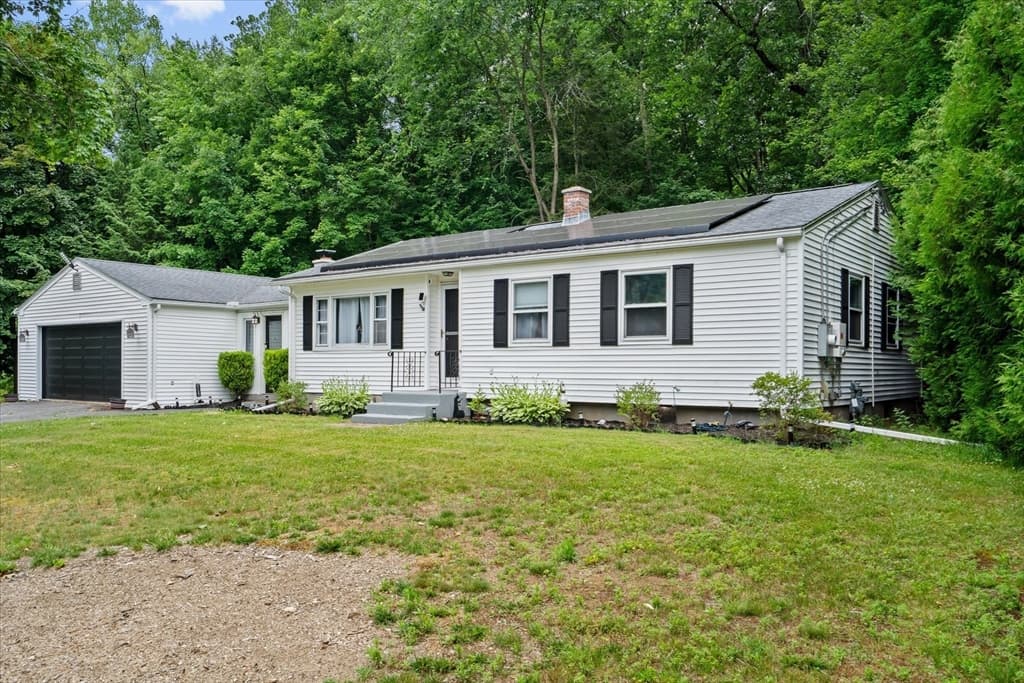 24 Helena St, Ludlow MA 01056 photo 3