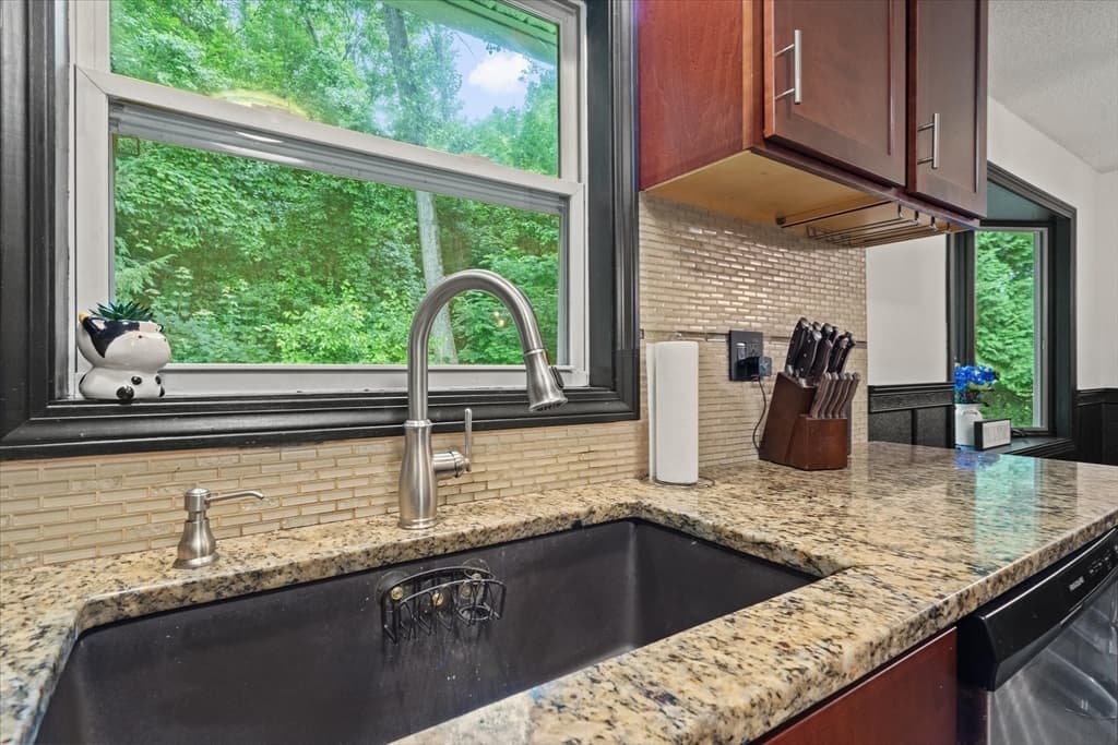 24 Helena St, Ludlow MA 01056 photo 10