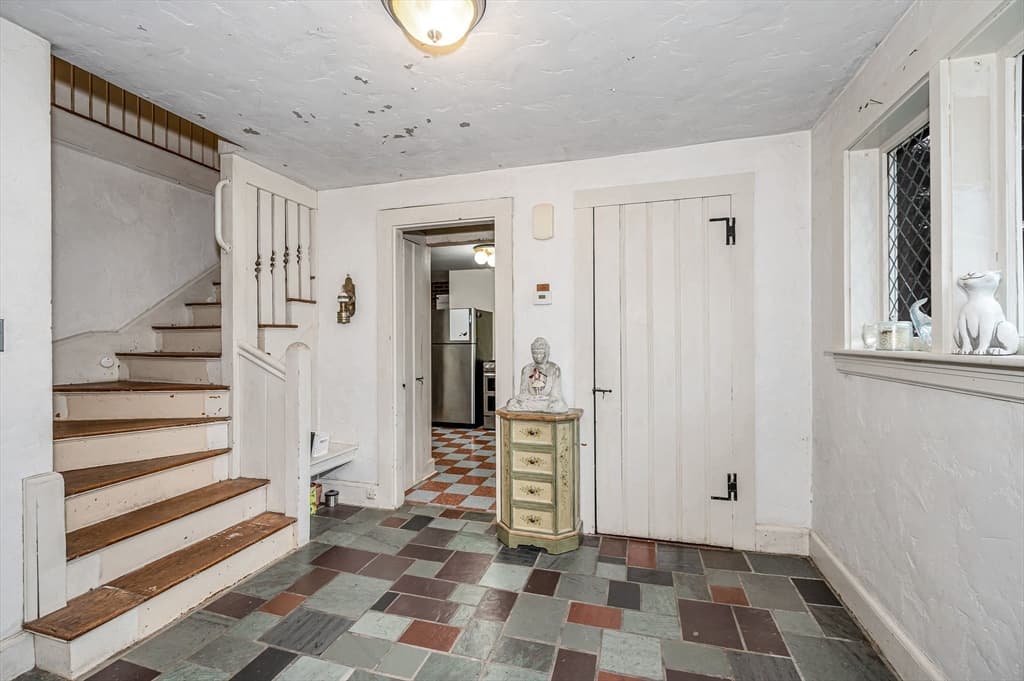 39 Holman Rd, Newton MA 02466 photo 3