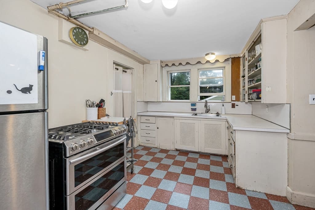 39 Holman Rd, Newton MA 02466 photo 9